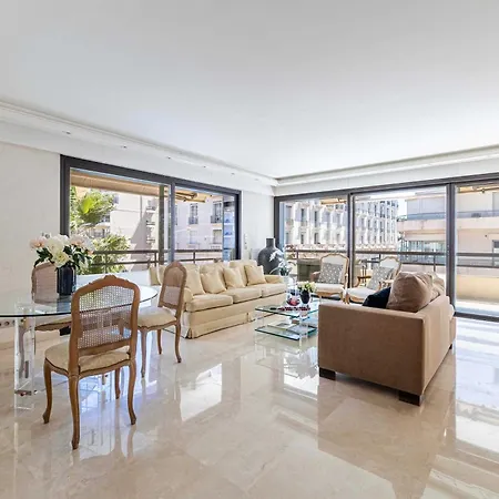 Modern A C 2br 4p - *